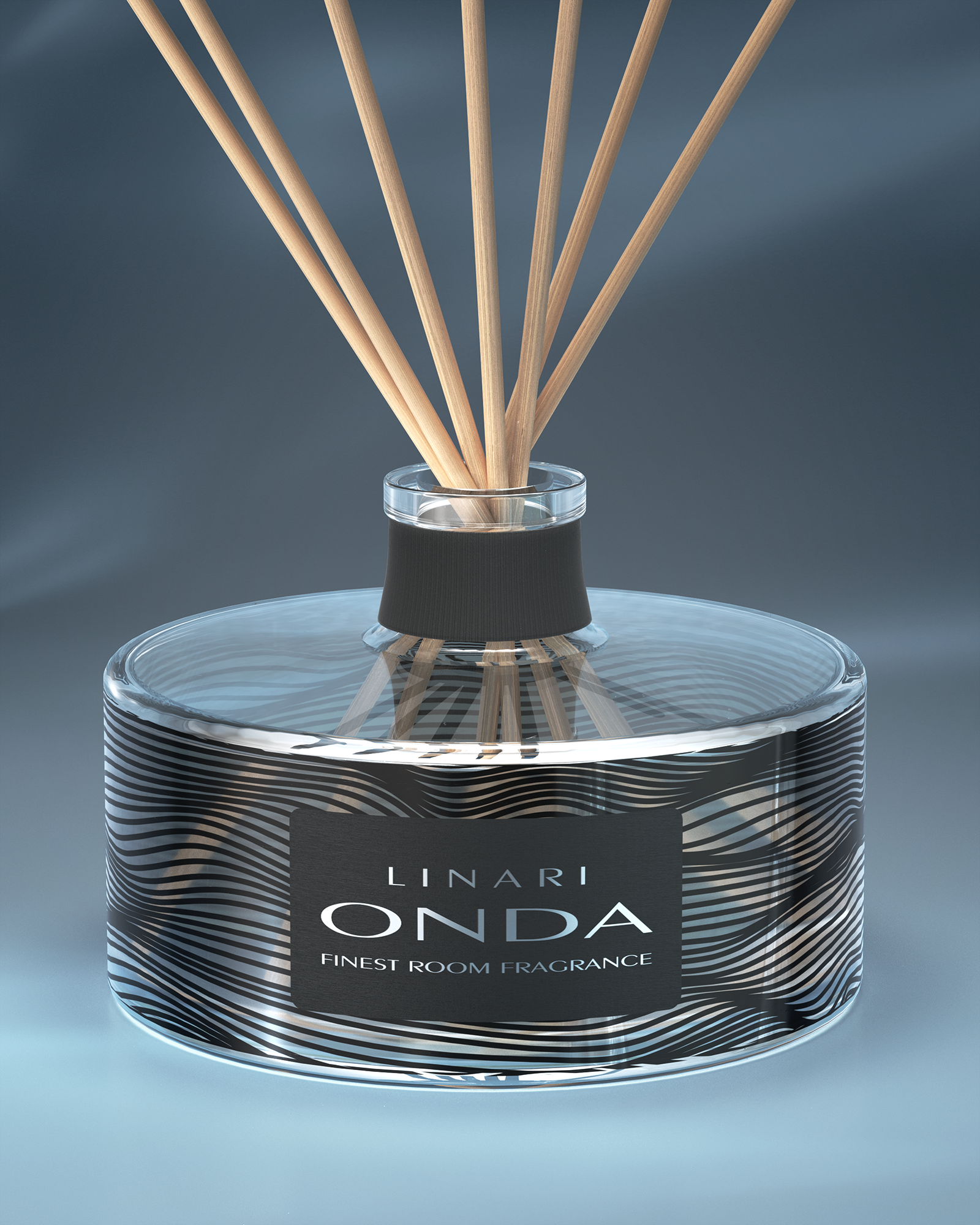 LINARI ONDA Raumduft-Diffusor aus transparentem Glas mit Wellendekor, schwarzem Strukturgewebeband und naturfarbenen Kapillarstäben