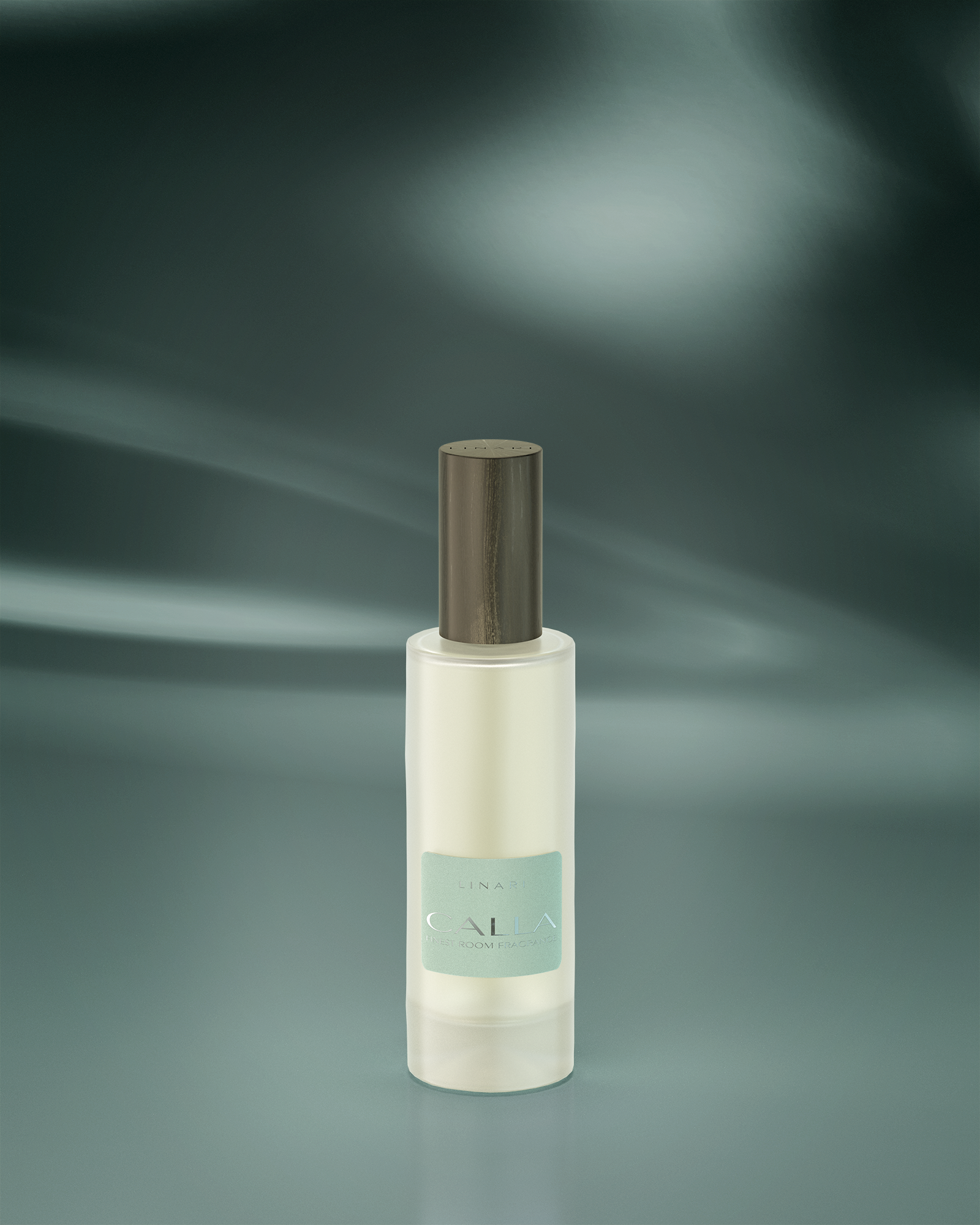 LINARI CALLA Raumspray im satinierten Flakon aus italienischem Glas mit elegantem Wengeholz-Deckel.