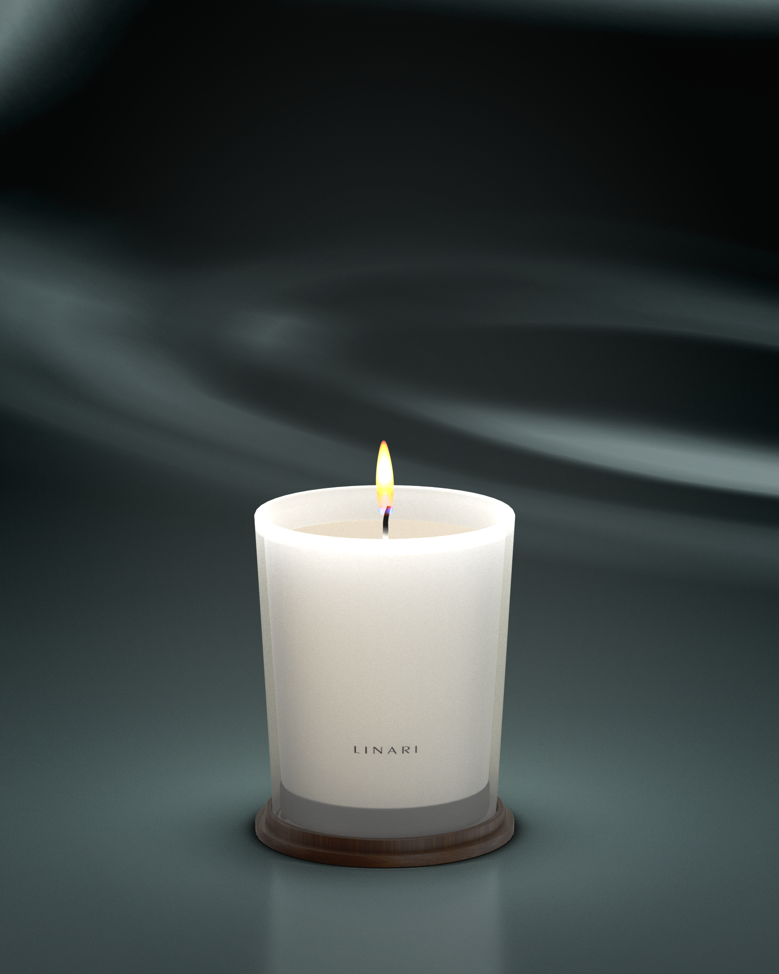 LINARI LILIA Duftkerze im satinierten französischen Glas, warm leuchtend auf einem Wengeholz-Untersetzer.