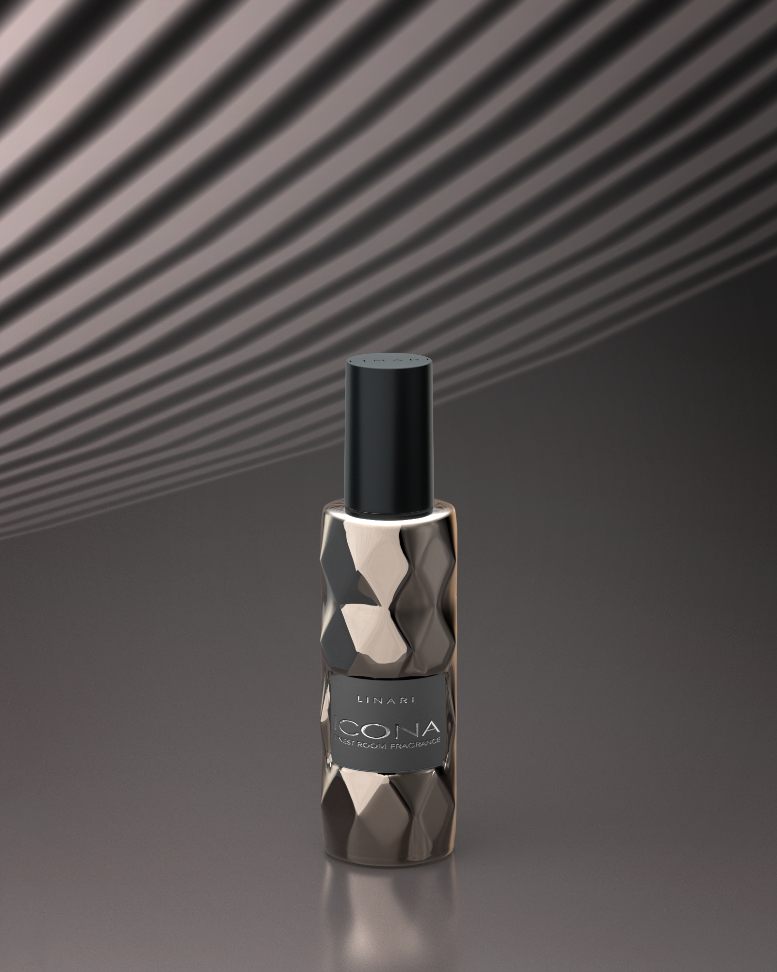 LINARI ICONA Raumspray im hochglänzenden Glasflakon mit Edelstahloptik und mattschwarzer Ahornholzkappe.