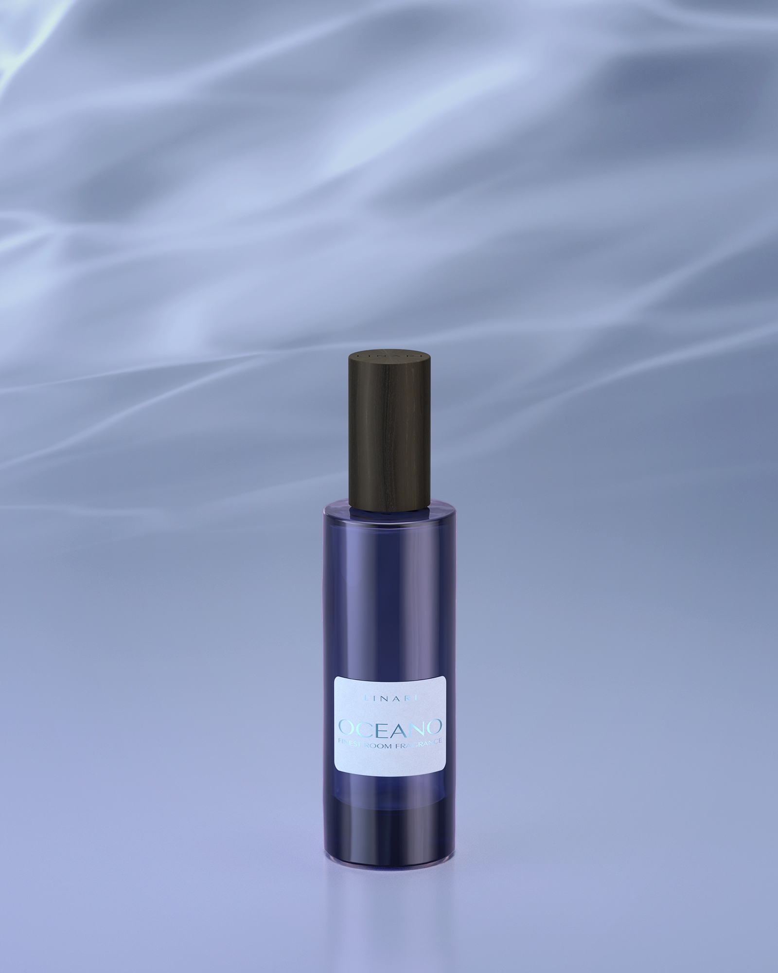 LINARI OCEANO Raumspray im amethystfarbenen Glasflakon mit Eschenholz-Deckel – klar und meerblau.